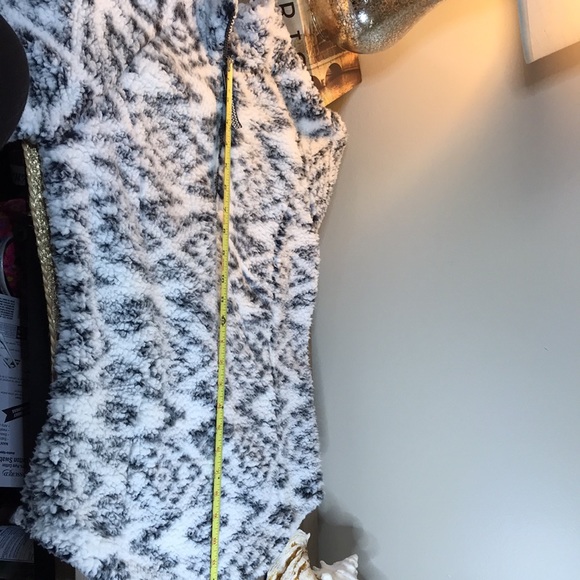 🍁 Cozy Sherpa 🍁…Women’s Large… White/Gray/Hints Black Pull-Over! - Picture 9 of 12